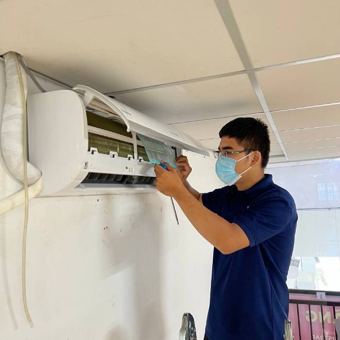 Cửa gió điều hòa bị nứt hoặc lỏng Cửa gió điều hòa bị nứt hoặc lỏng
