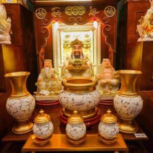 Cách đặt hũ gạo, muối, nước trên bàn thờ Thần Tài, Ông Địa